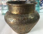 Beautiful vintage brass Egyptian design hammered vase. Pyramids, trees, sphinx, cat, fish, Judaica, desert oasis. Planter houseplants