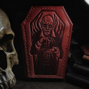 Tarjetero "Nosferatu" (cartera-ataúd)