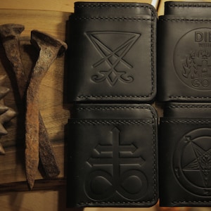 Unheilige Serie. Brieftaschen aus schwarzem Leder: Sigil von Luzifer. Stirb mit deinem Gott. Kreuz des Leviathan. Baphomet Siegel