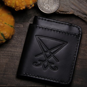 Cartera negra "Sello de Lucifer"