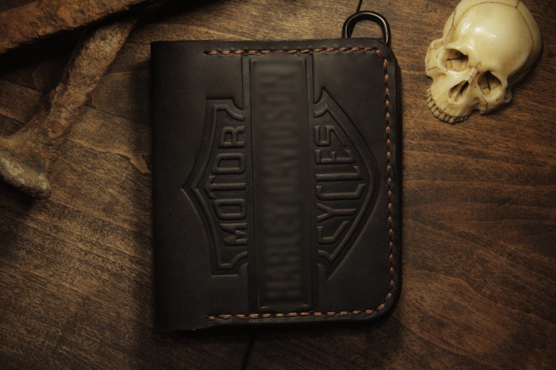 Cartera "Harley" con anilla para cadena. Regalo personalizado. imagen 1