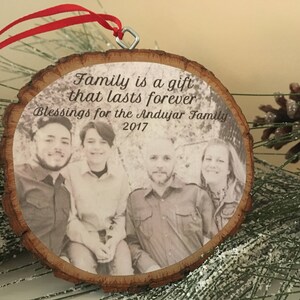 Ornement de tranche de bois PERSONNALISÉ - un design personnalisé et le libellé de votre choix