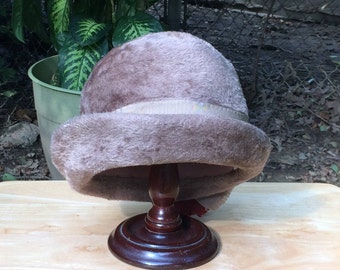 1960s Faux Fur Bubble Hat: Albertus Swanepoel Designer Toque  display picture 1