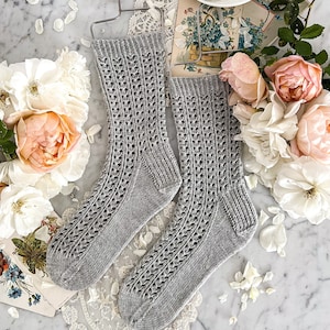 Knitting Pattern: Solimar Socks / Sock Knitting Pattern/ Textured Sock Pattern / Digital Knitting Pattern