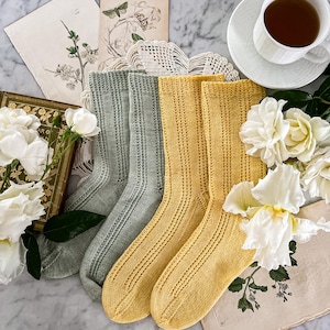 Knitting Pattern: Tiramisu Socks / Beginner Sock Knitting Pattern/ Easy Sock Pattern / Digital Pattern