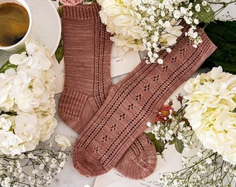 Knitting Pattern: Sentimental Memento Sock Knitting Pattern / Beginner Sock Knitting Pattern/ Easy Sock Pattern / Digital Pattern