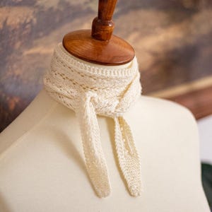 Pattern: Frontispiece Scarflet / Knitting pattern for mini scarf with eyelet details