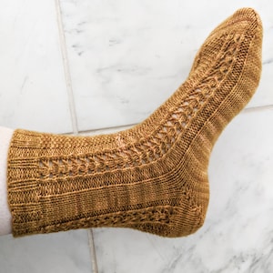 Knitting Pattern: Creme Brulee Socks / Textured Sock Knitting Pattern/ Lacy Sock Pattern / Digital Pattern image 7