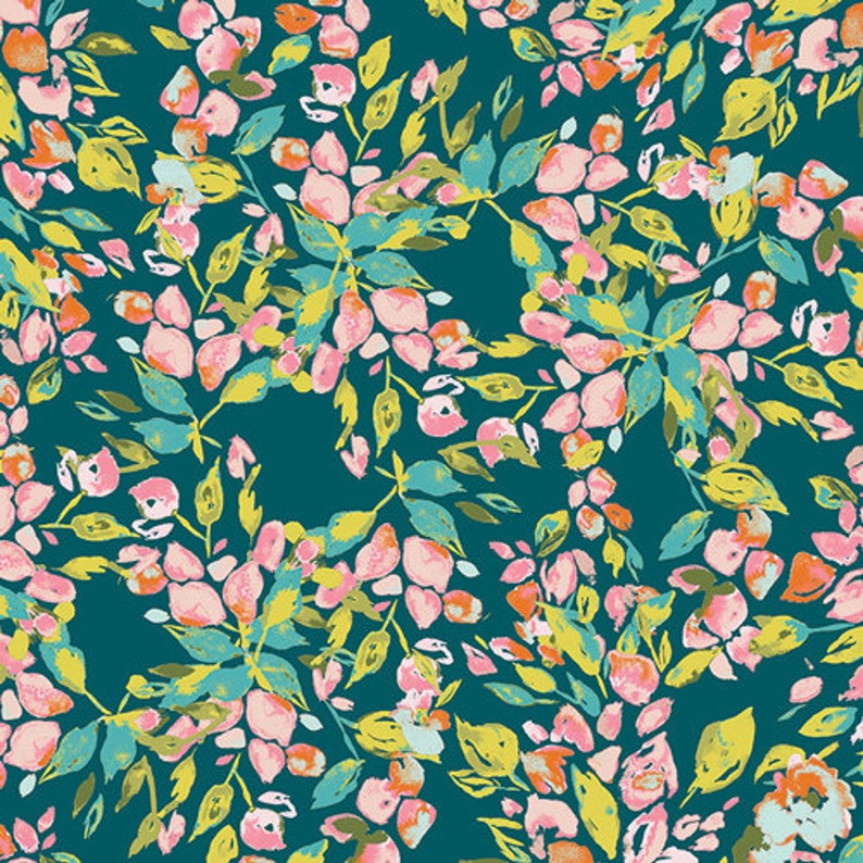 Pu&ograve; includere: Un motivo in tessuto con uno sfondo verde acqua profondo e un design floreale astratto. La stampa &egrave; composta da fiori e foglie in stile pennellata nelle tonalit&agrave; rosa chiaro, corallo, verde lime e turchese, disposti in un motivo ripetuto.