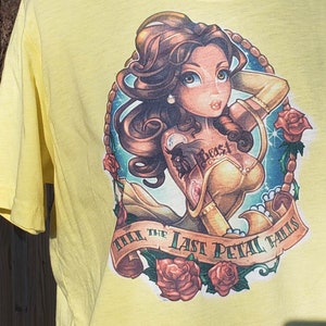 Tot het laatste bloemblad valt | geïnkt | tatoeage | schone | meisje | schat | baas| koningin| beest | stijlvol | cool | schoonheid | grunge | Punk-T-shirt