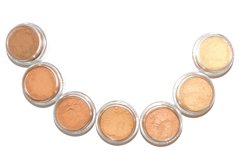 Foundation Powder . made with plants image 1