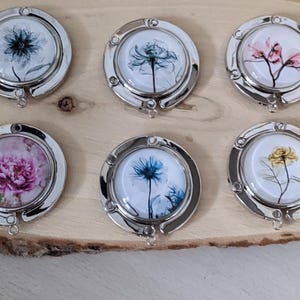 Cuelga bolso en la mesa/accesorio de bolso/bolso/regalo de mujer/flor/cuelga bolso de mesa de flores