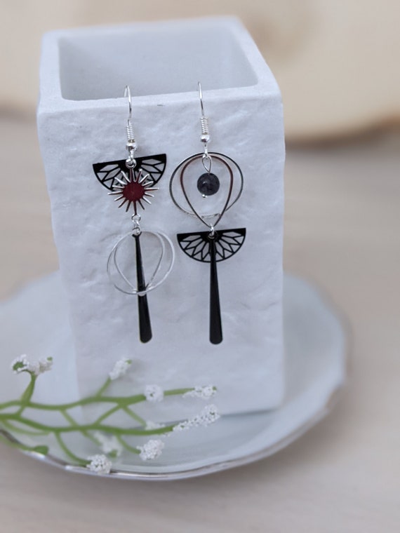 Boucles d'oreilles asymétriques/bijou d'oreille/ boucles d'oreilles pendantes/cadeau/boucles d'oreilles noires/boucles d'oreilles fantaisie