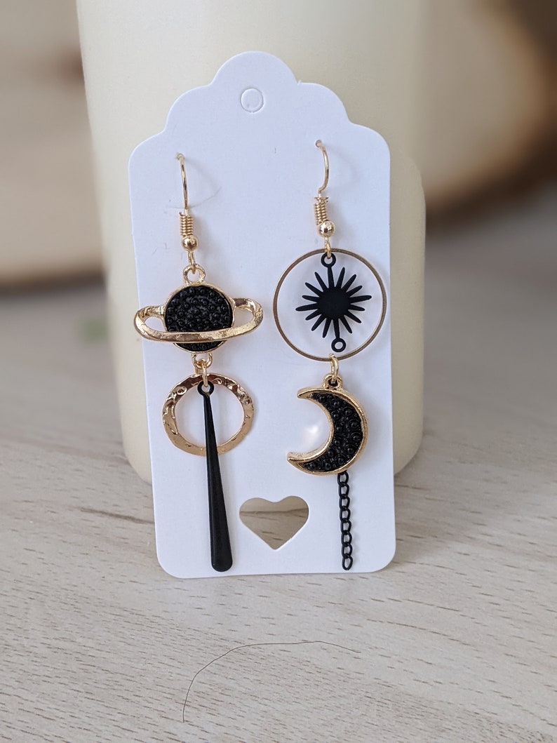 Boucles d'oreilles asymétriques/bijou d'oreille/ boucles d'oreilles pendantes/cadeau/boucles d'oreilles noires/boucles d'oreilles fantaisie image 1