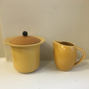 ヴィンテージ ヘガナス スウェーデン製 蓋付き陶器ジャー、小型クリーマー、ミルクジャグ。スカンジナビア ケラミック。1990 年代