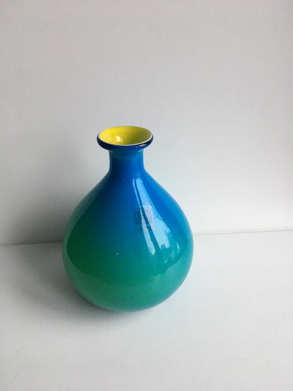 デンマーク購入　青いガラス花瓶 ブロステ・コペンハーゲンの手吹きガラス花瓶：青と黄色のデンマーク風