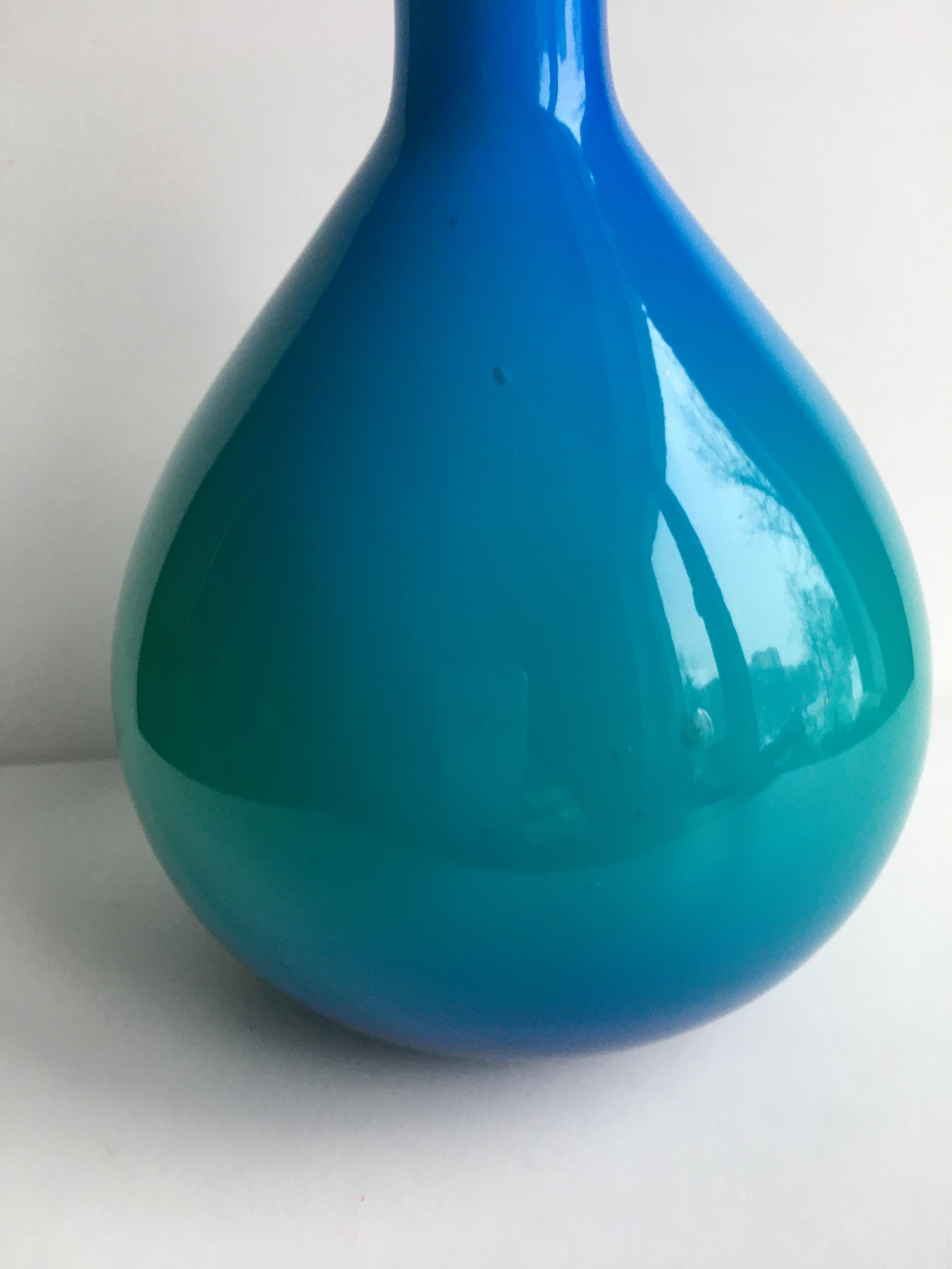 ブロステ・コペンハーゲンの手吹きガラス花瓶：青と黄色のデンマーク風