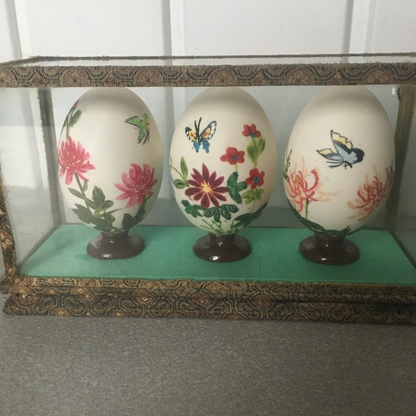 Vintage chinesische bemalte Eier in Glasdose, florales Design. Wohnkultur.1960er Jahre