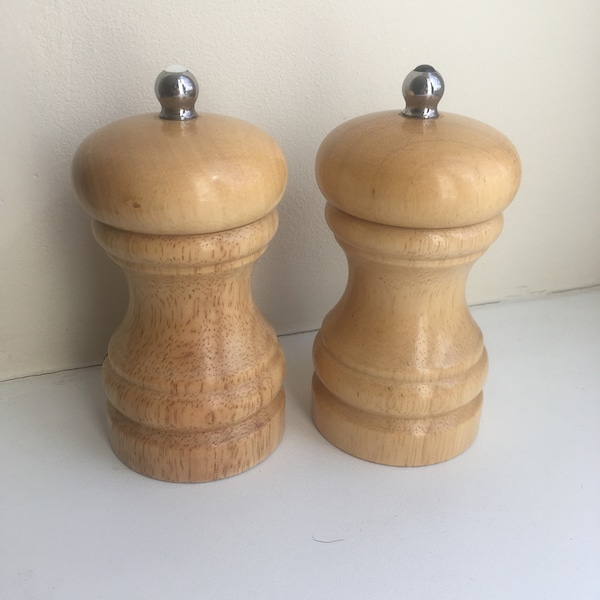 Vintage T&G Woodware Pepper and Salt grinder,set of Pepper and Salt grinders.Kitchen/dining.1990's