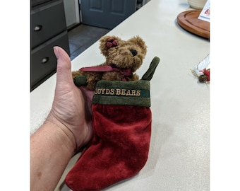 Oso de peluche vintage Felicity de Boyd's Bears en un calcetín navideño