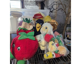 Lot of Vintage 80s/90s Del Monte Stuffed Collectible Plush Country Yumkin