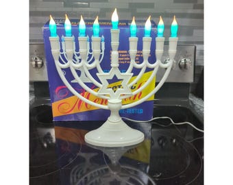 Deluxe Electric Menorah Blue Flame Lichterset von Starlight Produktionen