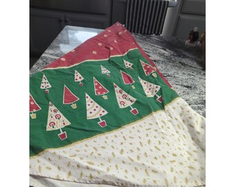 Mantel redondo de tela navideña vintage con árboles de Navidad de 68 pulgadas de diámetro.