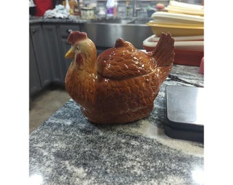 Tarro para galletas de cerámica vintage de Fapco USA con diseño de gallina roja estilo granja.