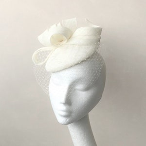 Ivory Fascinator Wedding Fascinator Bridal Bird Cage Veil Pillbox Fascinator with Veil Bridal Headpiece Races Ladies Day Kentucky Derby