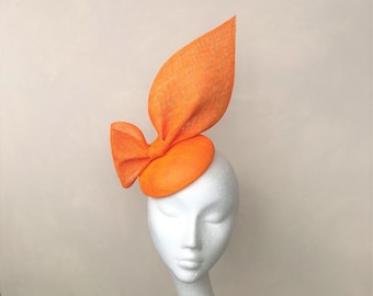 Ascot Fascinator Sombrero de lazo naranja Lazo de gran tamaño Sombrero de invitado de boda naranja brillante Tocado multicolor Goodwood Ladies Day