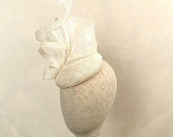 Ivory Fascinator White Headpiece Ivory Bridal Hatinator Cream Races Hat Wedding Guest Beige Ascot Hat Breeders Cup Kentucky Derby