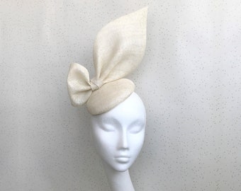 Cream Silver Ivory Feather Pearl Pillbox Hat Fascinator Headpiece 1940s Vtg B67 Cream Silver Ivory Feather Pearl Pillbox Hat Fascinator Headpiece 1940s Vtg B67