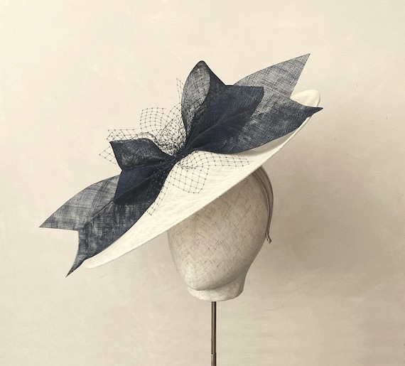 Schwarz-weißer Hut. Kentucky Derby Hut. Royal Ascot Hut, Dubai Rennen. Tag Der O - Foto 14