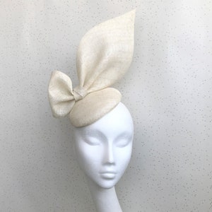 Ivory Wedding Fascinator Pillbox Headpiece White Bow Hat Mother of the Bride Goodwood Cream Hatinator Races Hat Wedding Guest