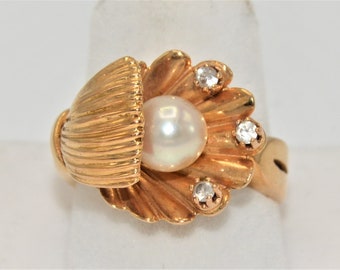 Antique ring in Pearl and Diamond gold