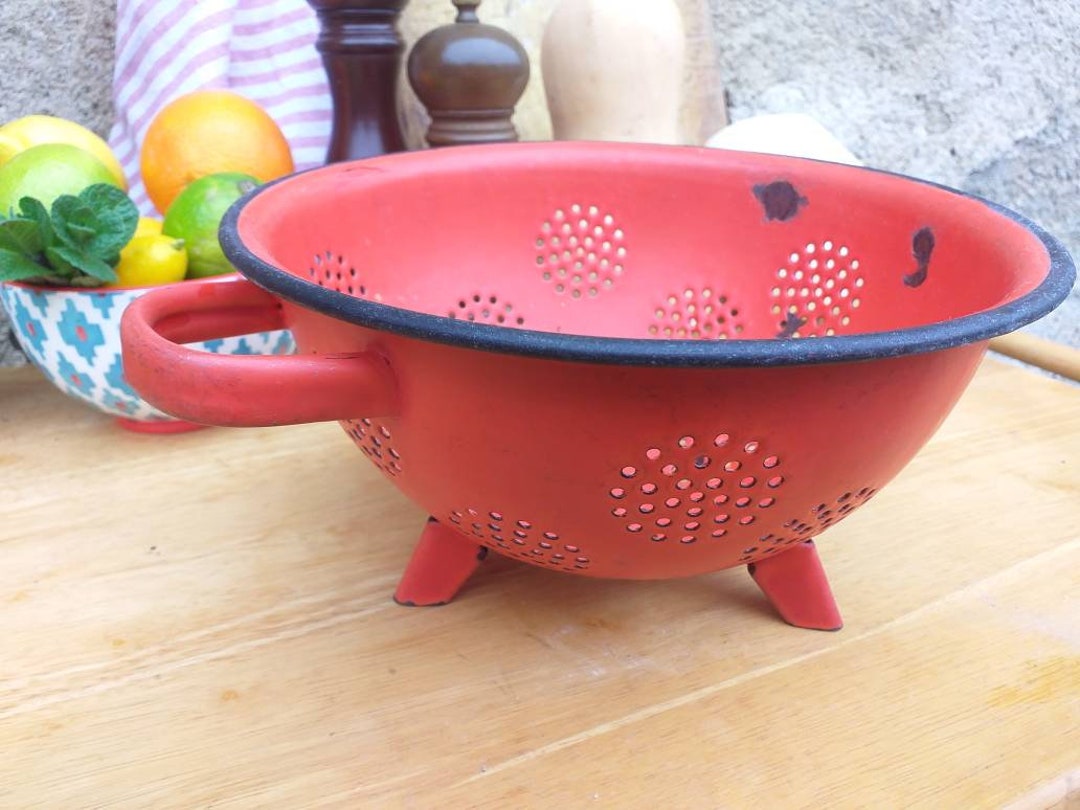 Passoire émaillée vintage shabby chic bien conservée cuisine vintage rouge - France