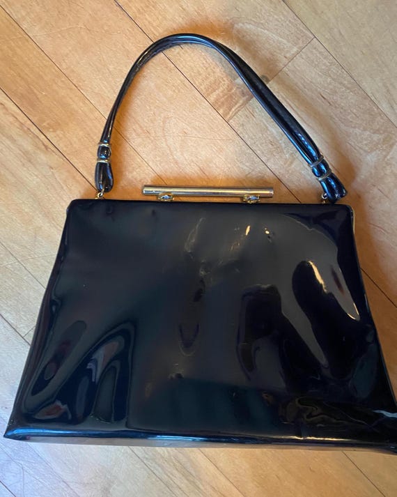 Vintage Black Patent Leather Purse . Standing Handbag . Clip Clasp . Top Handle . Everyday/Evening bag