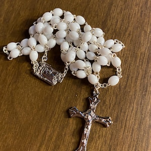 Vintage Rosary White Silver Tone Plastic Christian 18&quot; Long&quot; . Gift