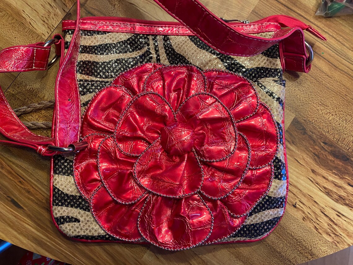 Vintage Designer Zebra Gold Glitter Vinyl Purse Hand Bag . Cross Body . Gift . Pink Flower, foto 1 di 5