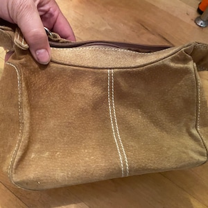 Bolso de mano vintage de ante marrón con cremallera. Wilsons Leather. Monedero de 7 x 9. Correa de mano. Bolso de mano. Cierre de cremallera. Monedero vintage. Regalo para ella