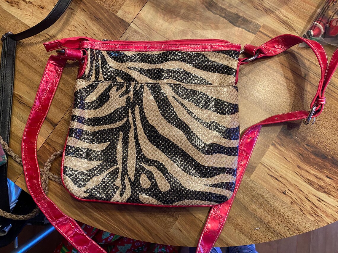 Vintage Designer Zebra Gold Glitter Vinyl Purse Hand Bag . Cross Body . Gift . Pink Flower, foto 4 di 5