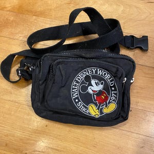 Rare Vintage Y2K Walt Disney World Fanny Pack Crossbody Parks Bag 1999 Mickey Vintage 1999 Leatherette Walt Disney World Crossbody Fanny  main image 4