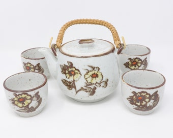 Traditional Chinese Porcelain and Wicker Teapot 70s 3-4 Cup Porcelain Gilt Trimmed Teapot Wicker Handle