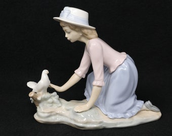Lladro Shepherd/'s Girl with Dove with Lace Runner