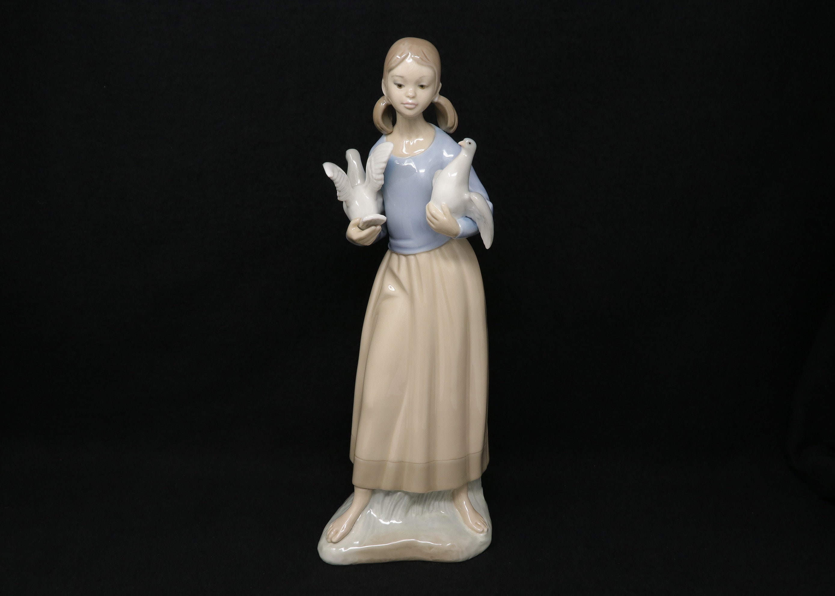 LARGE 14 Inch Zaphir by Lladro Girl With 2 Doves, Porcelain Zaphir Figurine,  Girl With Doves /birds, 1970s Vintage Lladro Collector Gift 