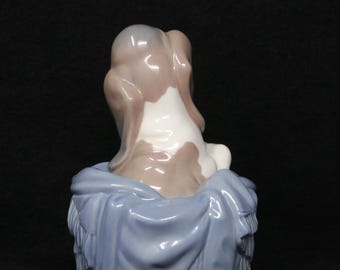 リヤドロ バスケットの中の犬の置物 #1128、新品同様、リヤドロの犬の