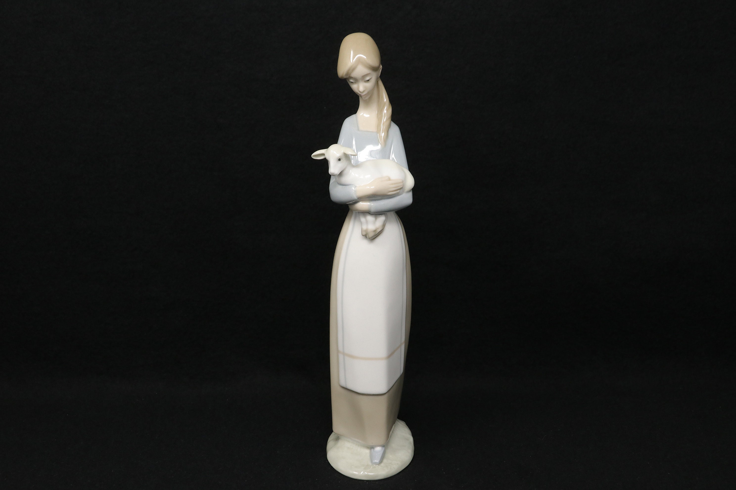 Amazon.com: Lladro Figurine 4505 Girl with Lamb : Home & Kitchen