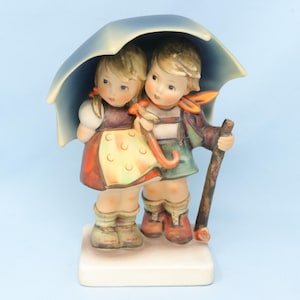 Excellent Vintage 6" Hummel Stormy Weather figurine #71, TMK3, adorable kids, boy and girl with umbrella, 1960s Goebel figure, Hummel gift