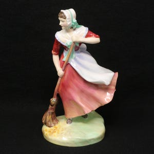 MINT 7.5&quot; Royal Doulton Autumn figurine HN 2087, lady with a broom sweeping up leaves, collectible porcelain figure, Royal Doulton gift