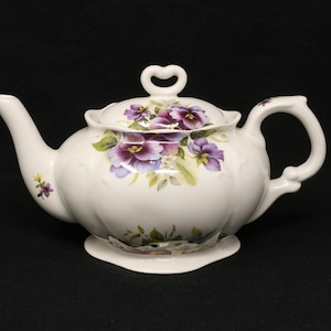MINT Crownford England 3.5-cup teapot, floral teapot with pansies, medium-size vintage tea pot, purple flowers, 3-4 people, tea lover gift